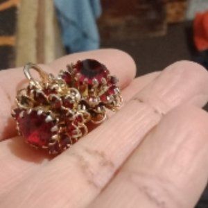 SaraCov Ruby clip on earings